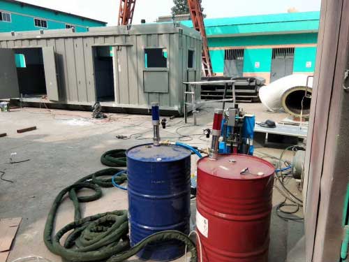 喷涂硬泡聚氨酯外墙外保温系统技术及组成(图1) 轻钢建筑房屋聚氨酯硬泡喷涂保温施工
