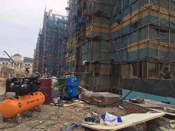 建筑市场需求量激增 聚氨酯行业竞争升级(图1) 建筑外墙保温聚氨酯喷涂施工