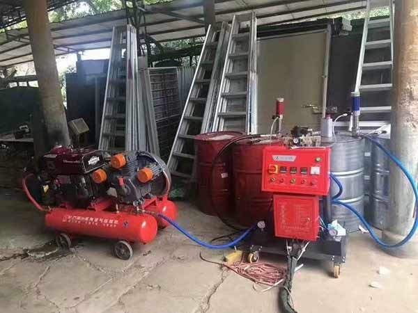 气动喷涂机(图2) JNJX-III(E)型气动喷涂机水箱保温施工案例