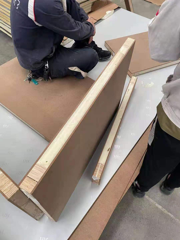 防盗门填充聚氨酯(图4) 防盗门填充聚氨酯(图4)