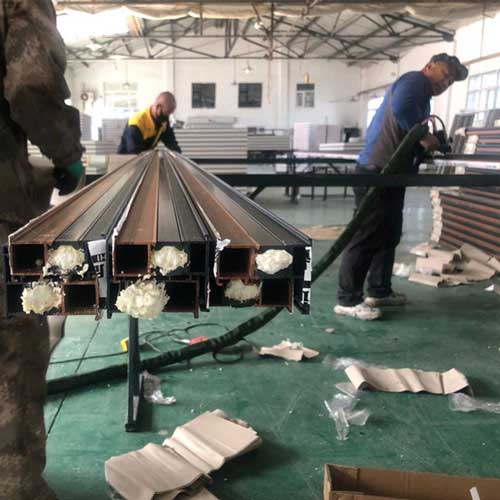 断桥铝腔体注入发泡(图3) 断桥铝空腔发泡