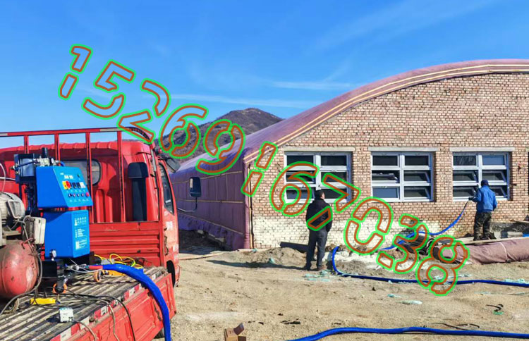 聚氨酯喷涂机设备养殖场外墙保温喷涂施工现场实拍