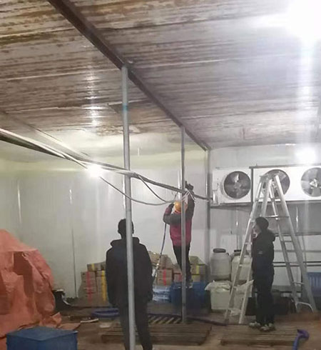 建筑保温聚氨酯发泡机(图2) 冷库喷涂墙面内钢构及外面彩钢板